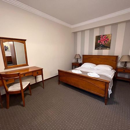 Centrum Konferencyjno-Apartamentowe Mrowka ワルシャワ エクステリア 写真