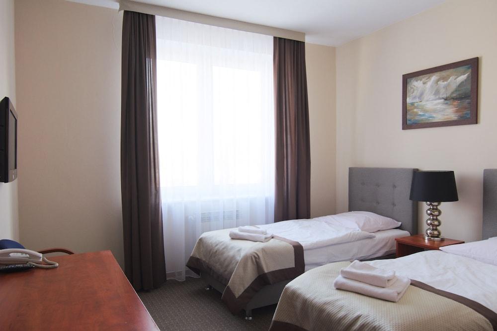 Centrum Konferencyjno-Apartamentowe Mrowka ワルシャワ エクステリア 写真