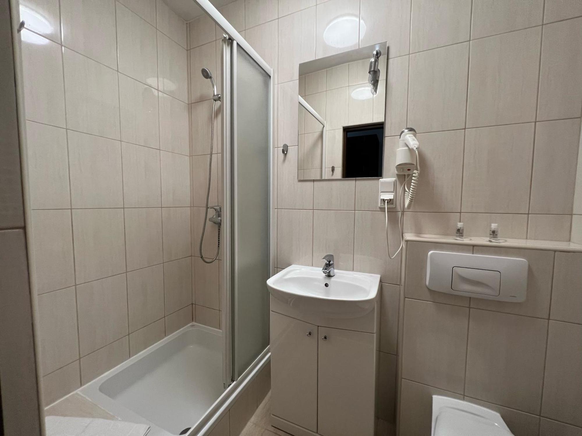 Centrum Konferencyjno-Apartamentowe Mrowka ワルシャワ エクステリア 写真
