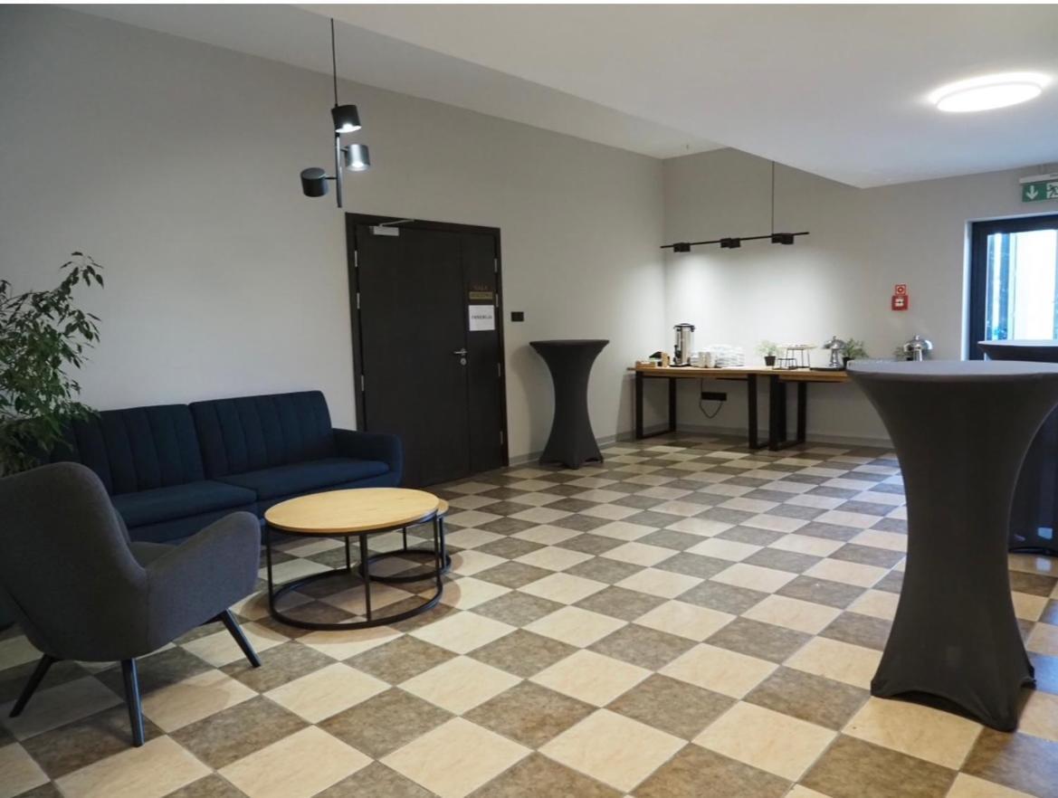 Centrum Konferencyjno-Apartamentowe Mrowka ワルシャワ エクステリア 写真
