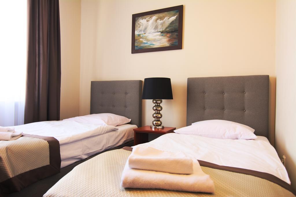Centrum Konferencyjno-Apartamentowe Mrowka ワルシャワ エクステリア 写真
