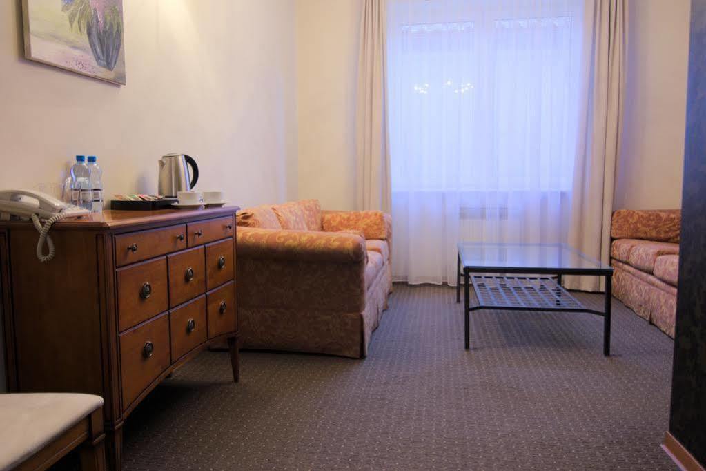 Centrum Konferencyjno-Apartamentowe Mrowka ワルシャワ エクステリア 写真